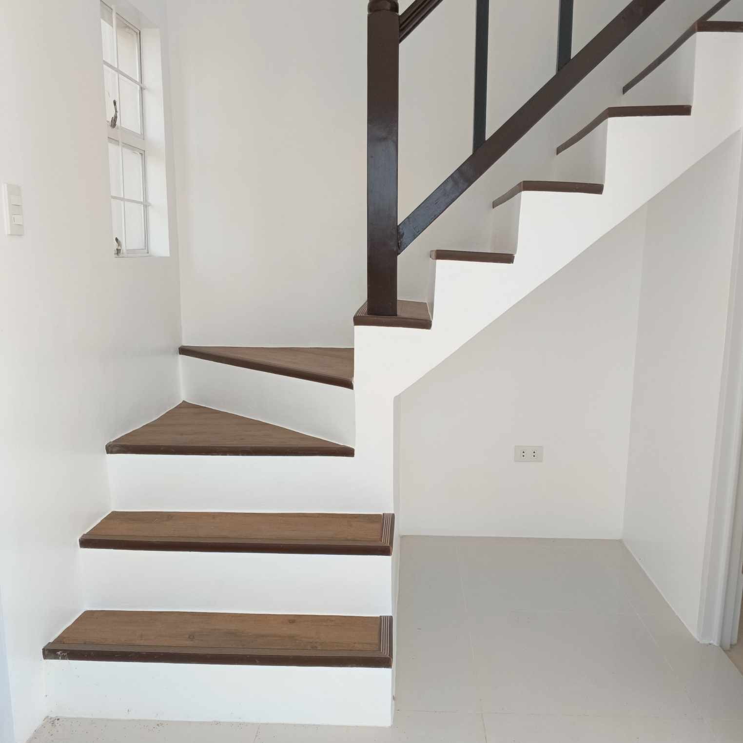 Chesca-Basic, Townhouse-Inner